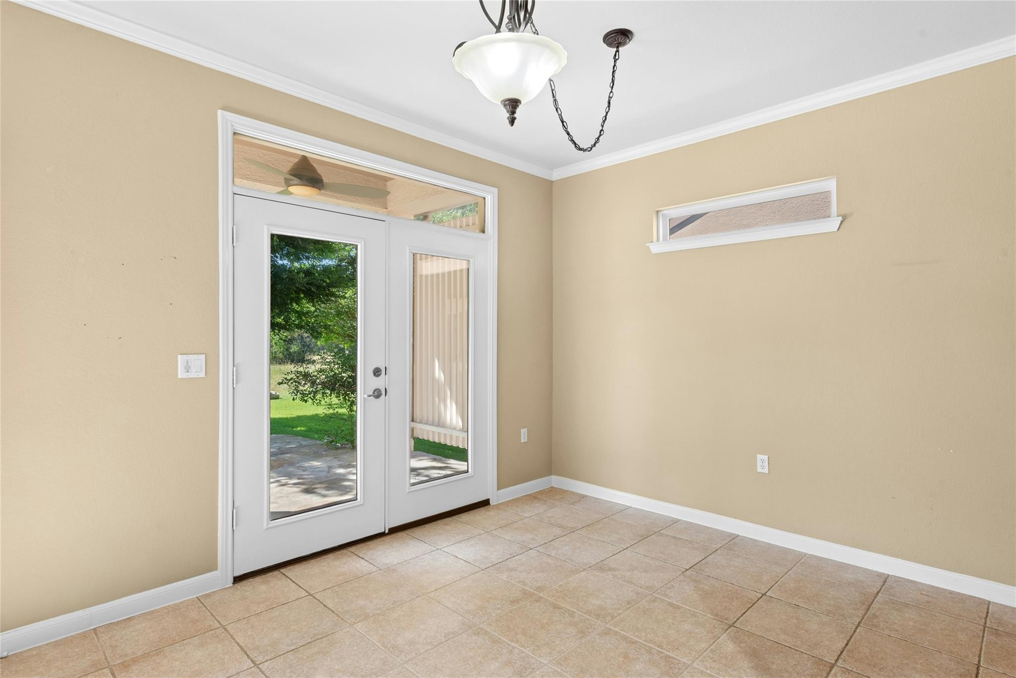 327  Yukon Ter, photo 7