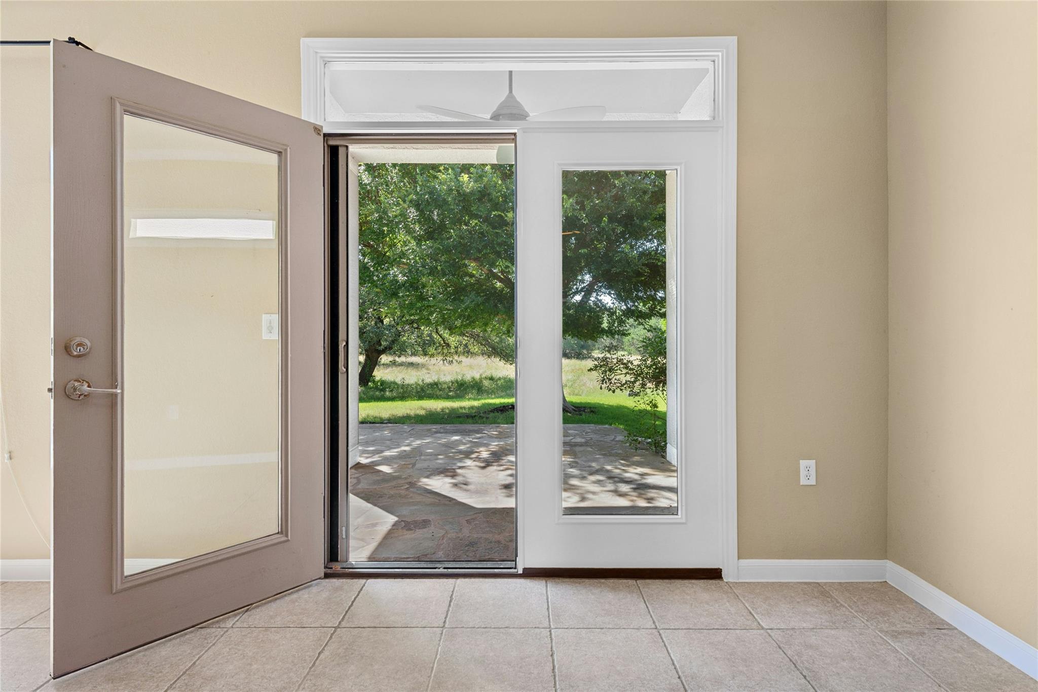327  Yukon Ter, photo 8
