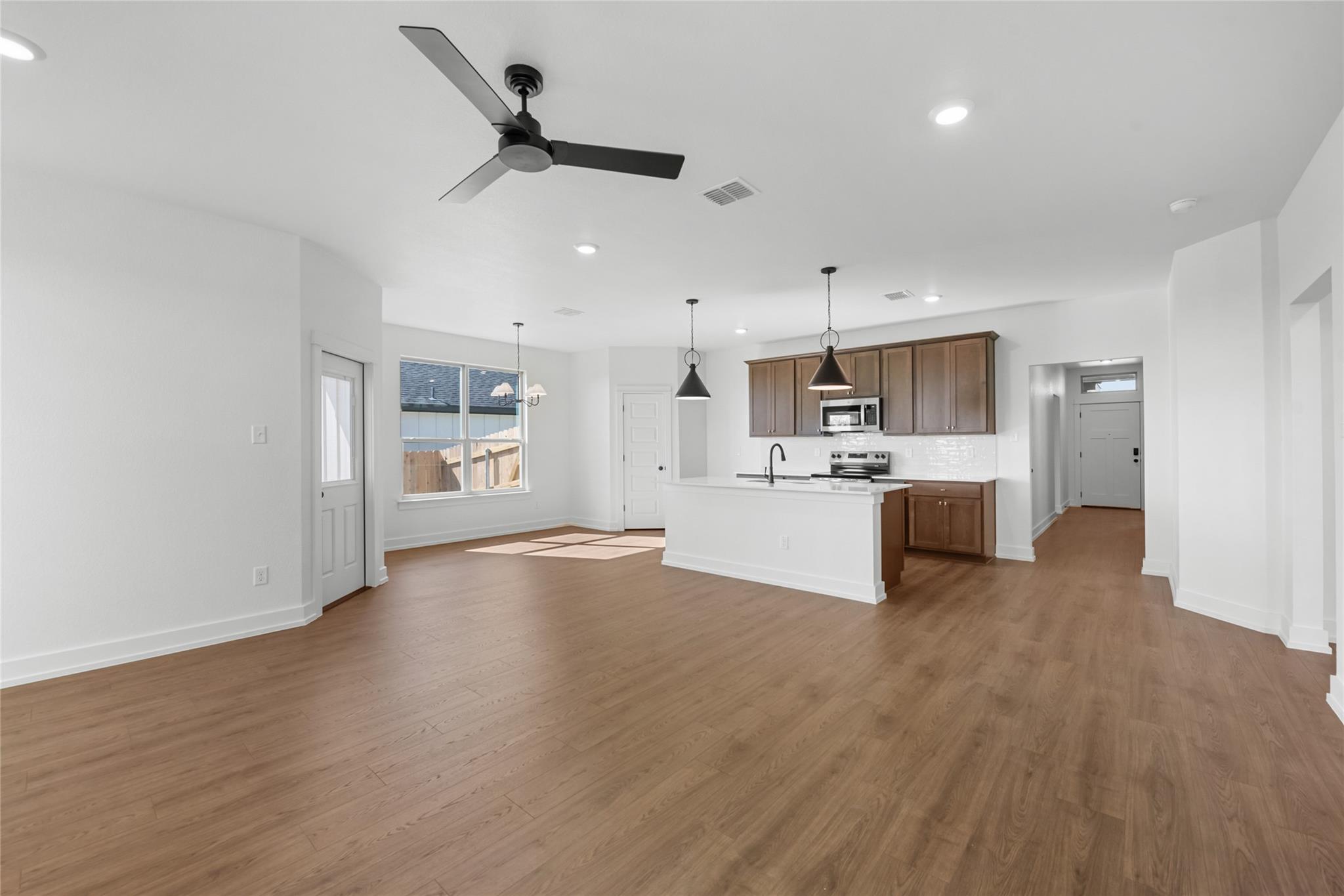 560  Gus Loop, photo 4