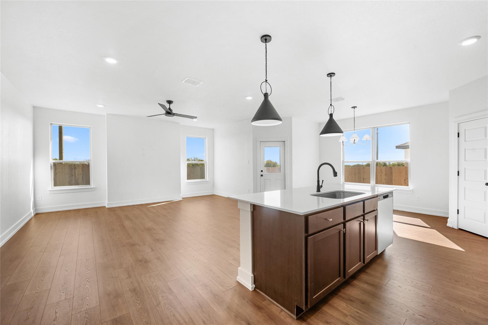 560  Gus Loop, photo 6