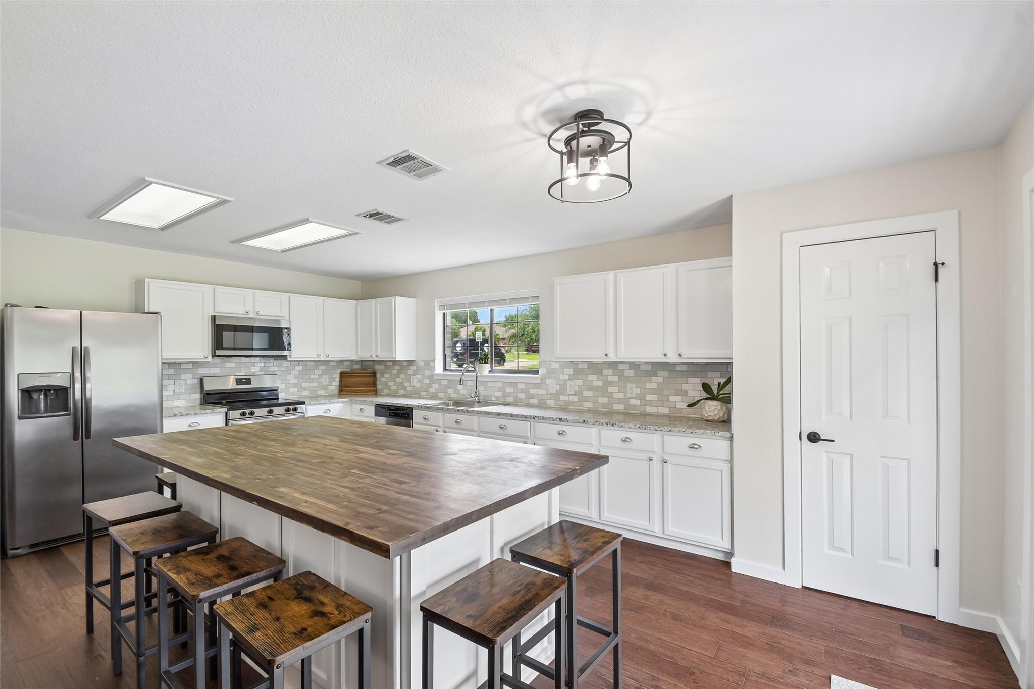 485  Bella Vista Cir, photo 3