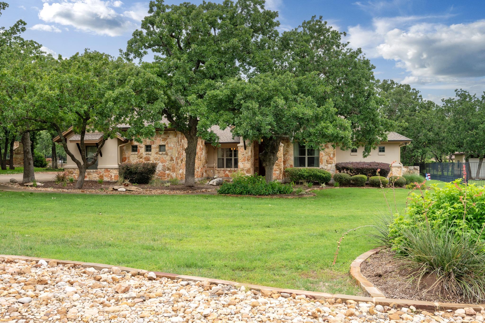 216  Independence Dr, photo 3