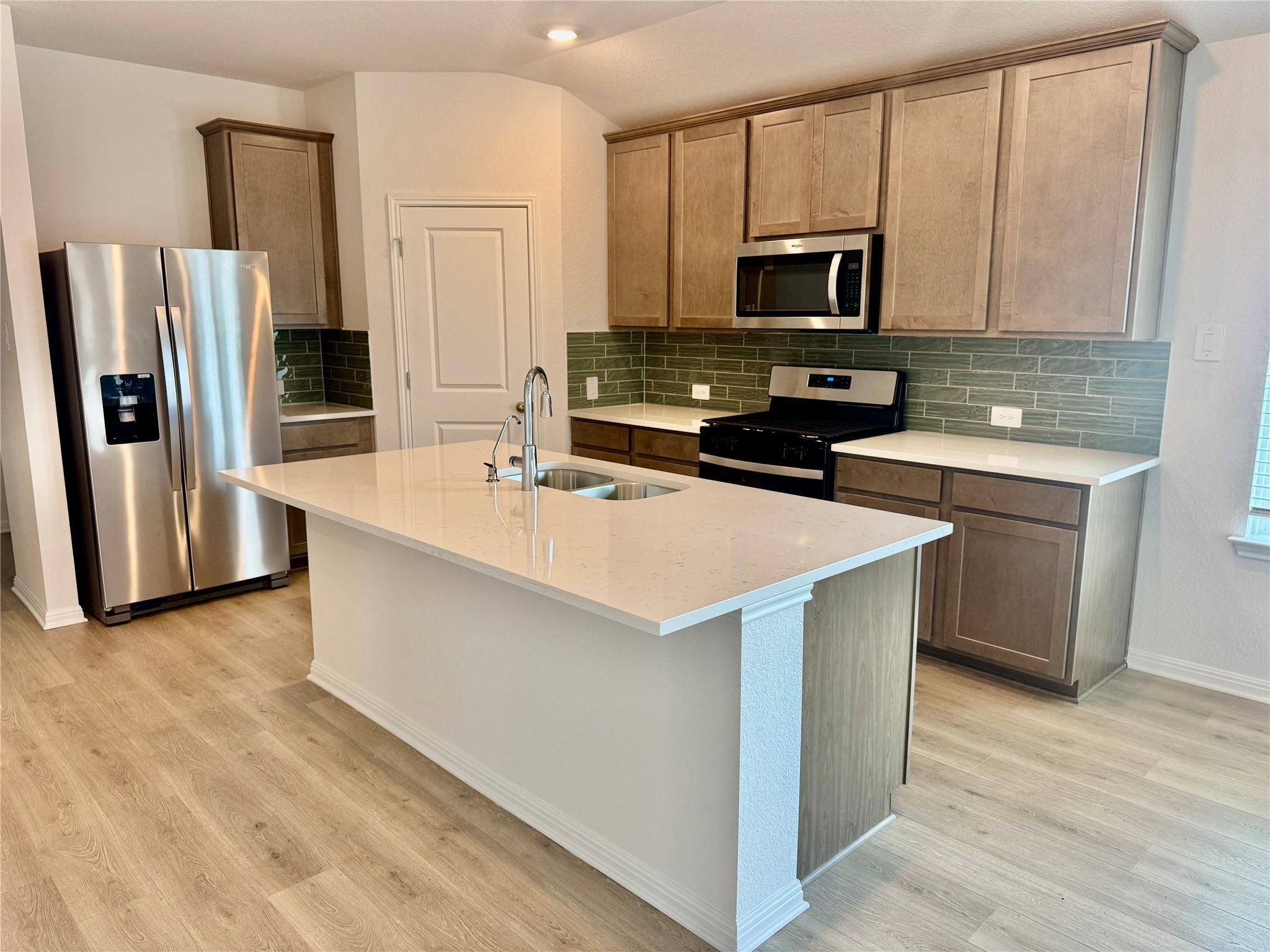 231  Red Tail Hawk Ln, photo 2