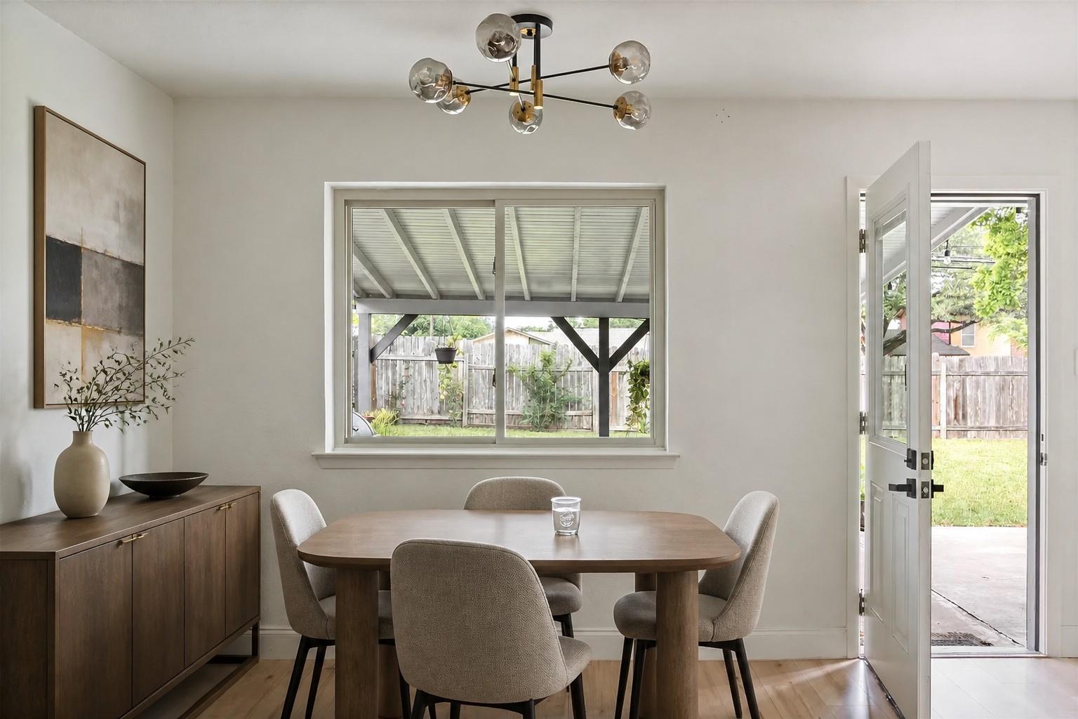 304  Skyloop Dr, photo 2
