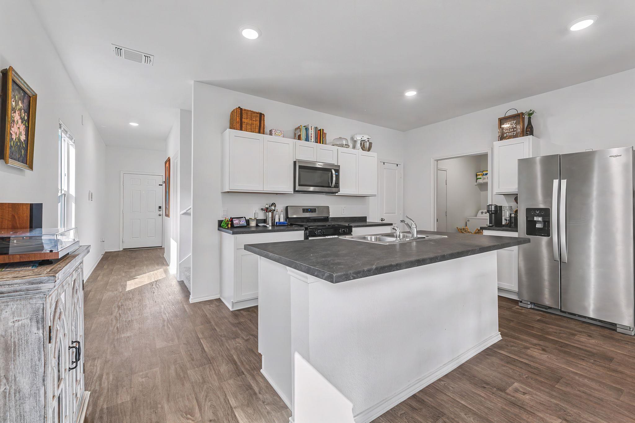 209  Ehrlich St, photo 11