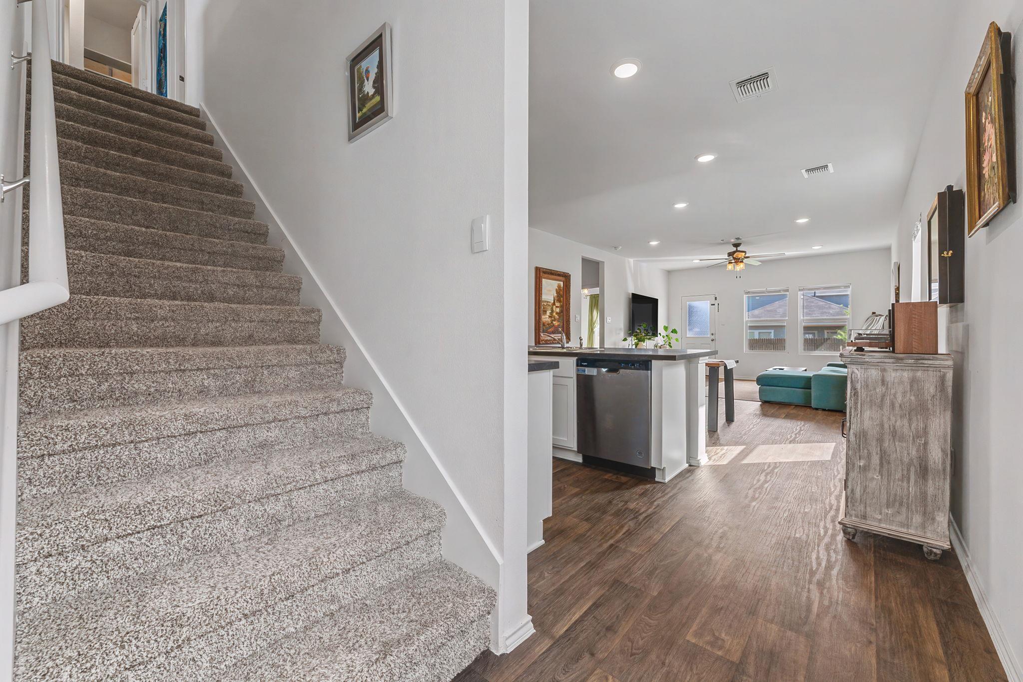 209  Ehrlich St, photo 8