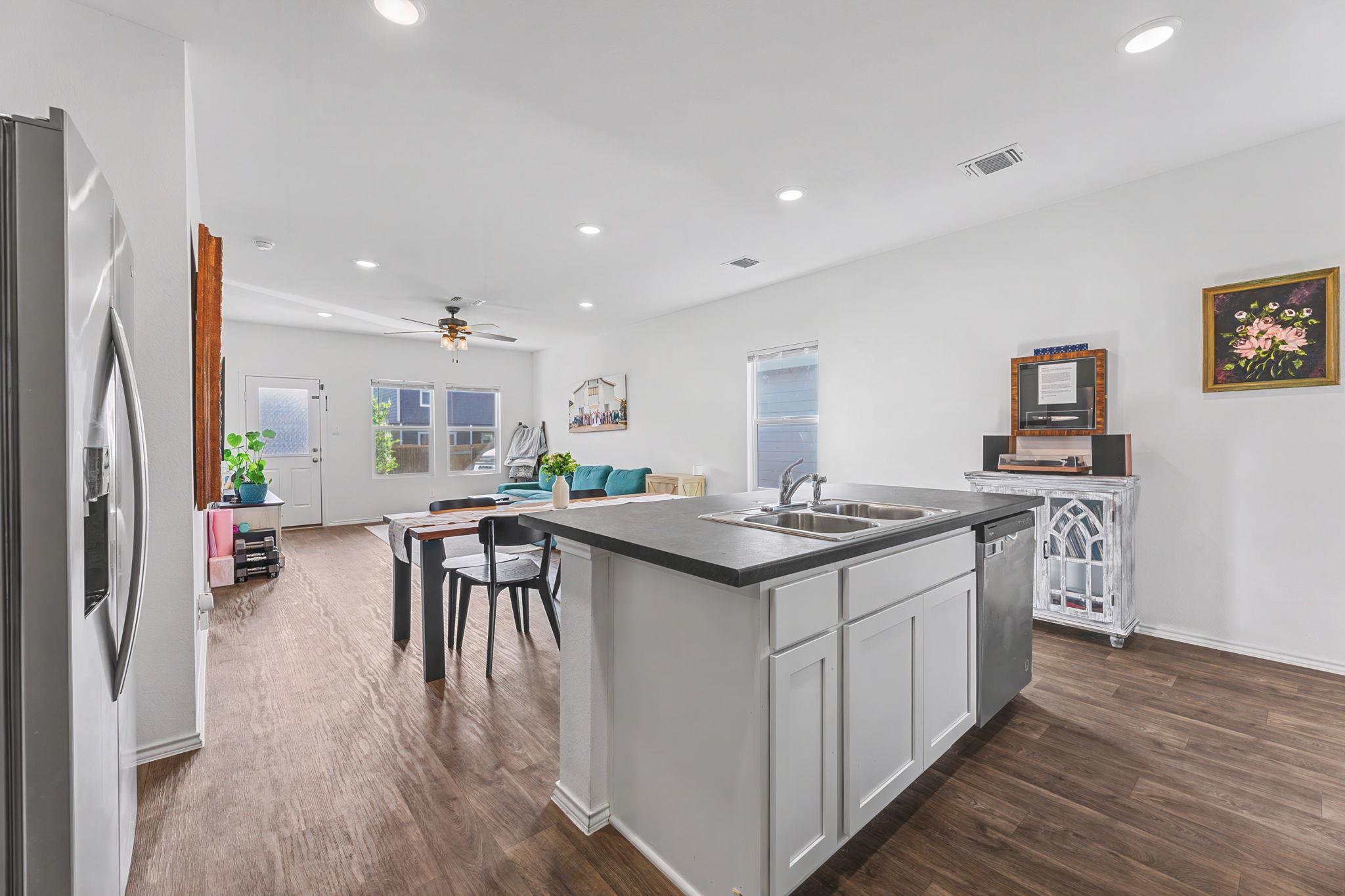 209  Ehrlich St, photo 10