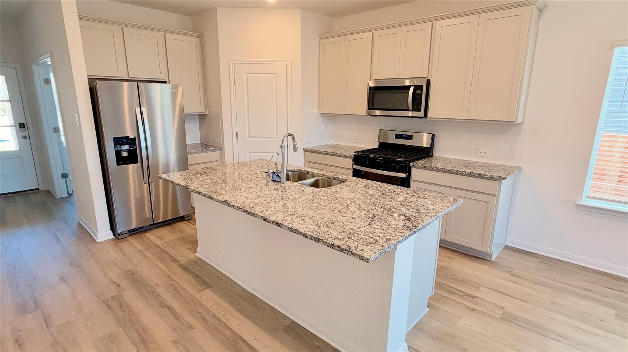 121  Limestone Creek Way, photo 2