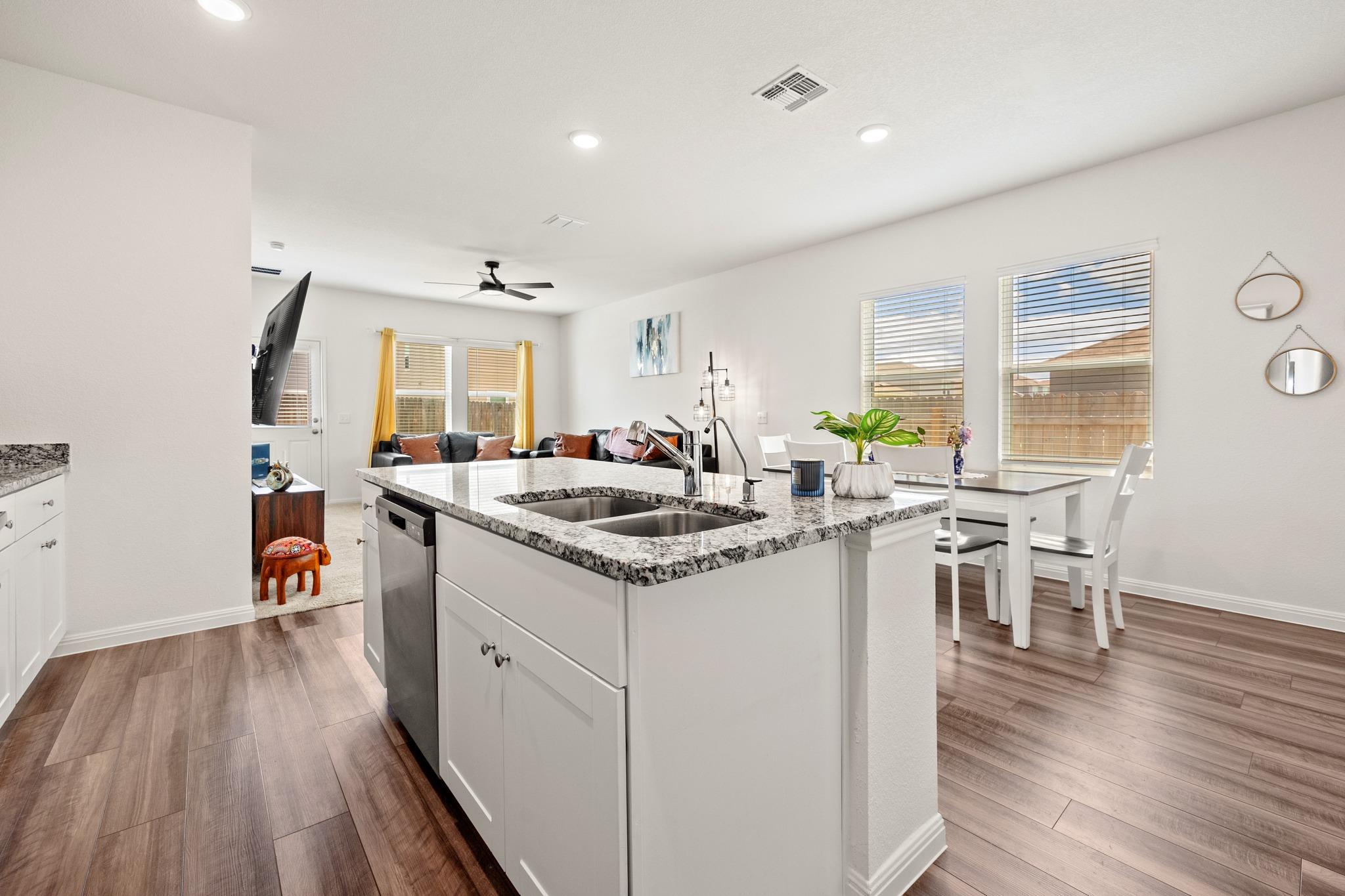 456  Thistle Ln, photo 9