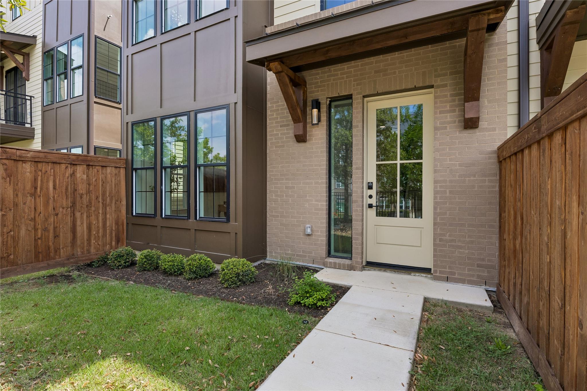 2209  Woodland Ave  #203, photo 2