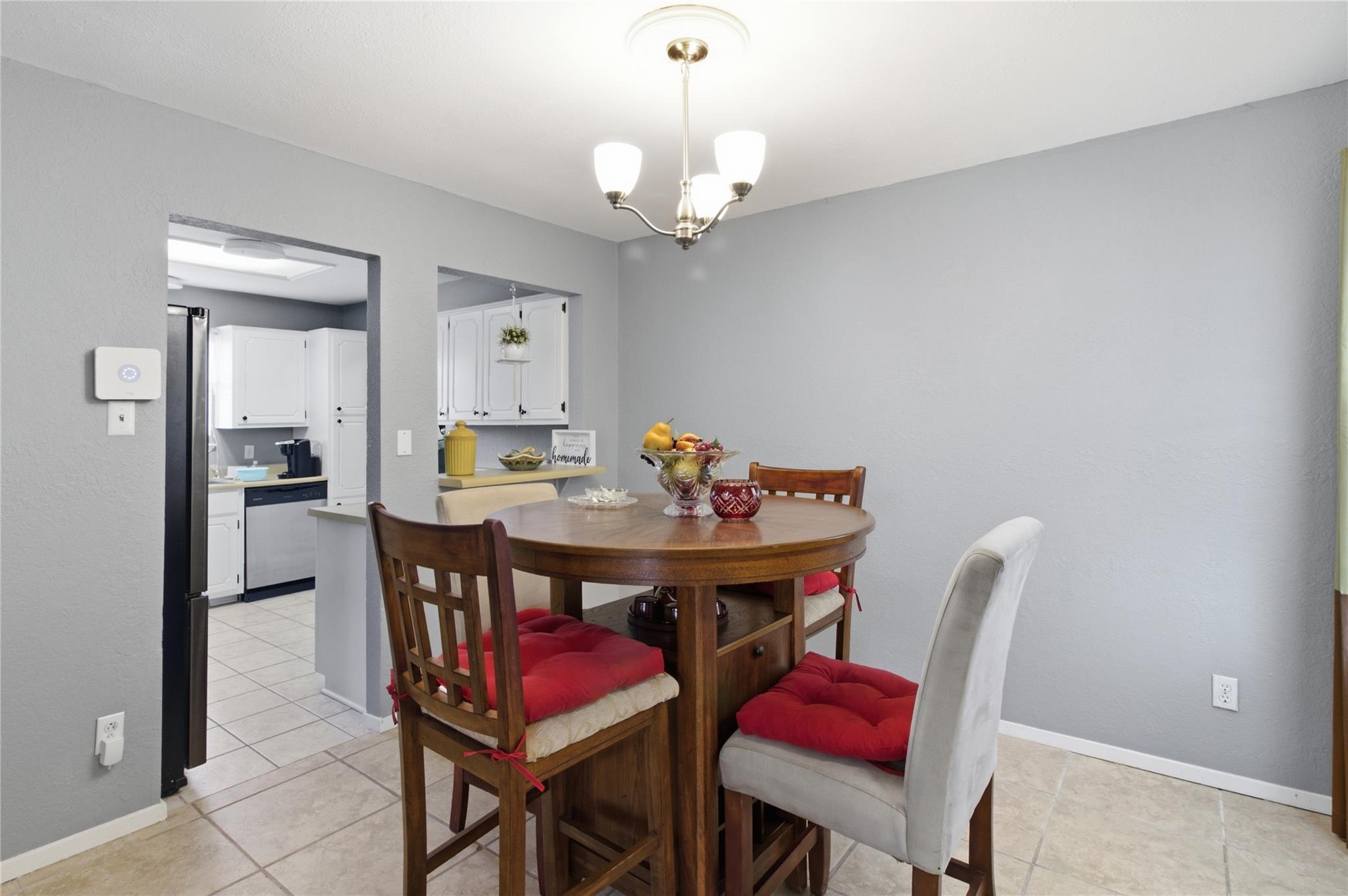 2410  Buttercup Cir, photo 3