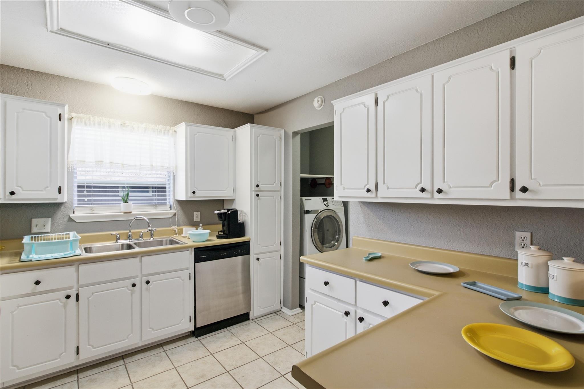 2410  Buttercup Cir, photo 9