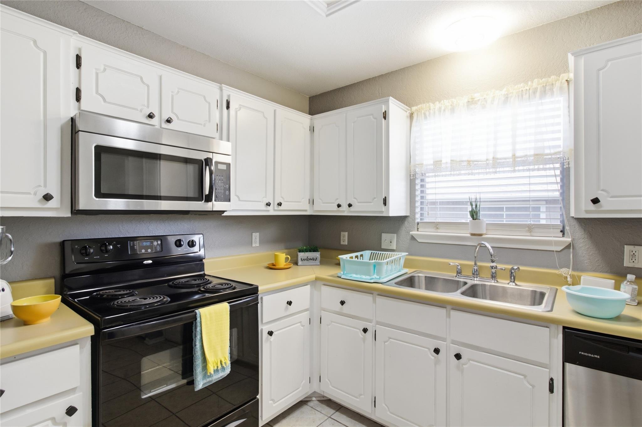 2410  Buttercup Cir, photo 10