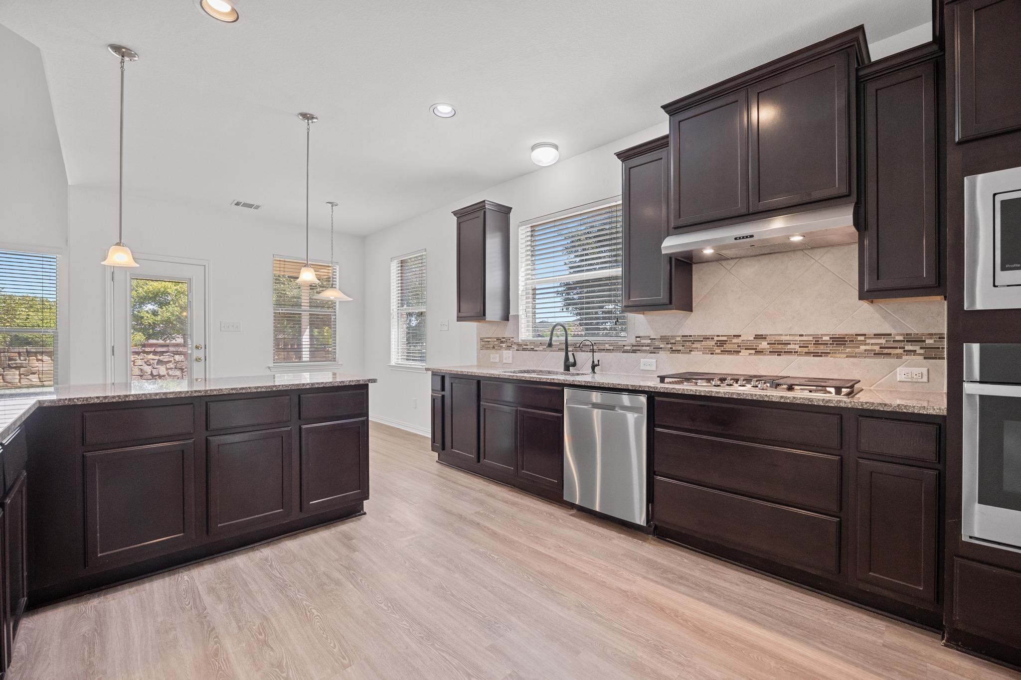 2572  Santa Barbara Loop, photo 6