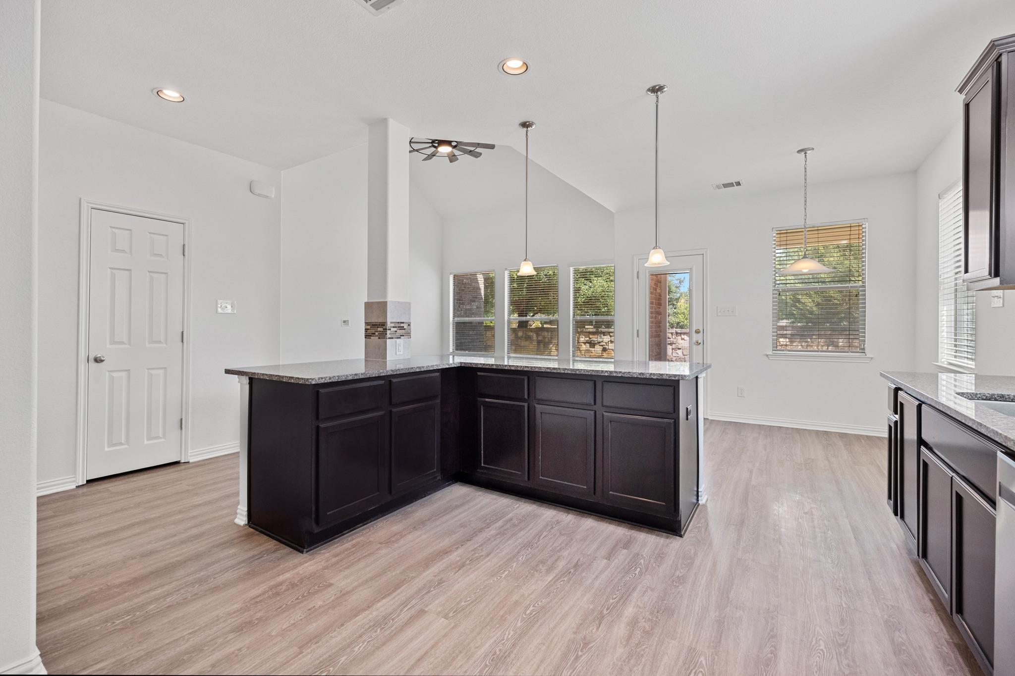 2572  Santa Barbara Loop, photo 9