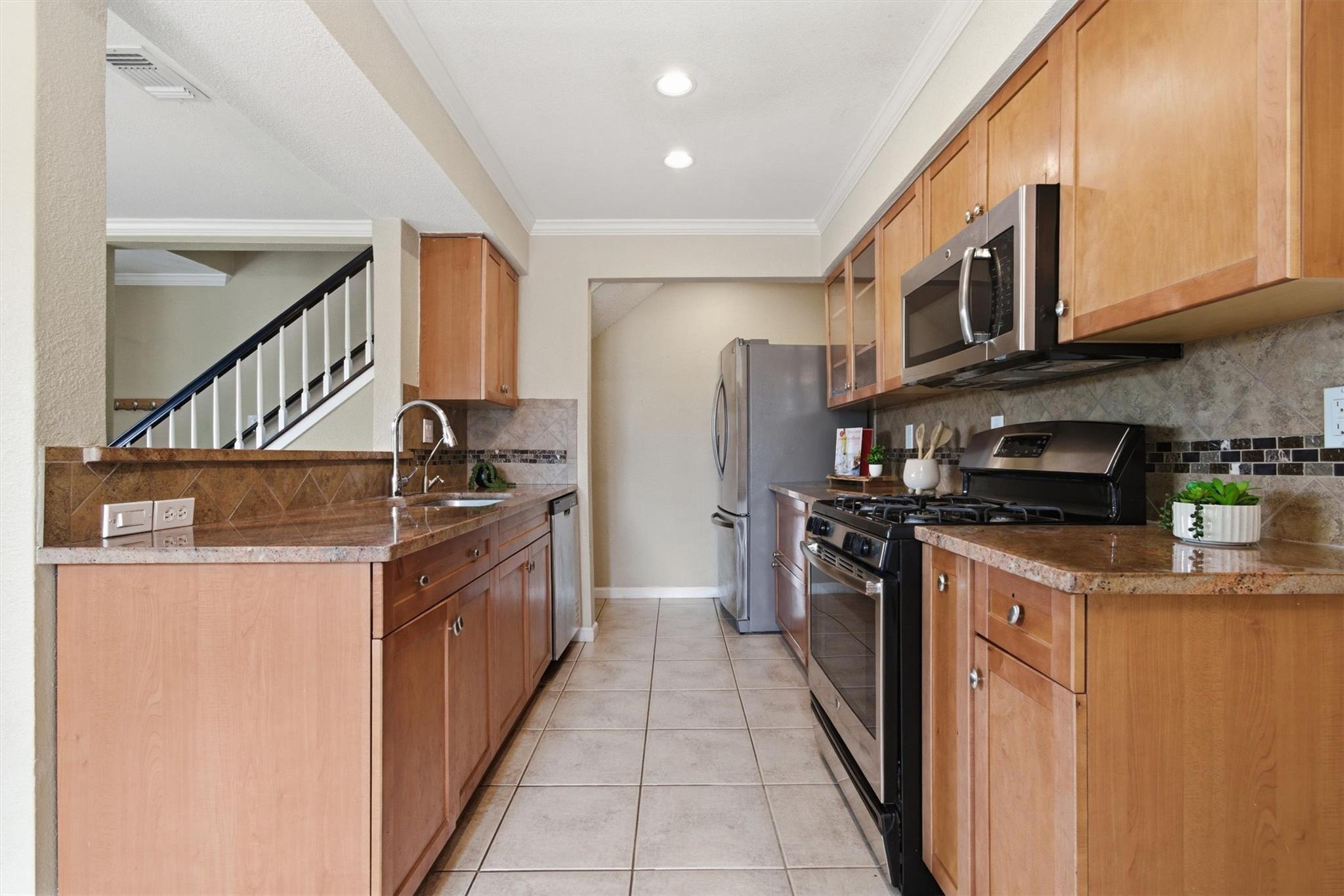 4011  Hillside Dr, photo 11
