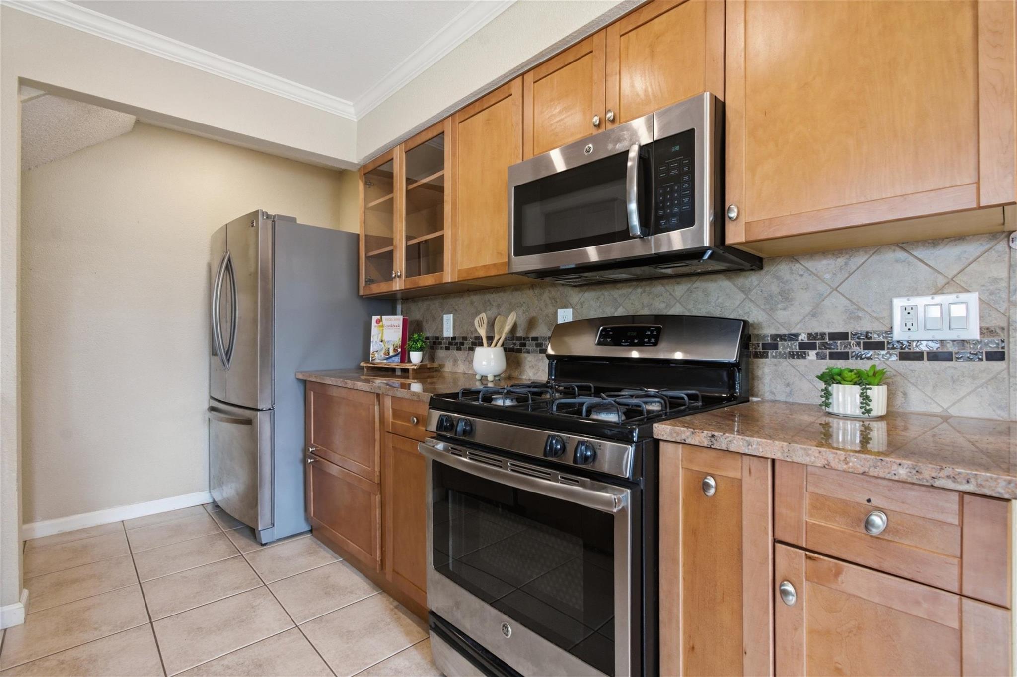 4011  Hillside Dr, photo 12