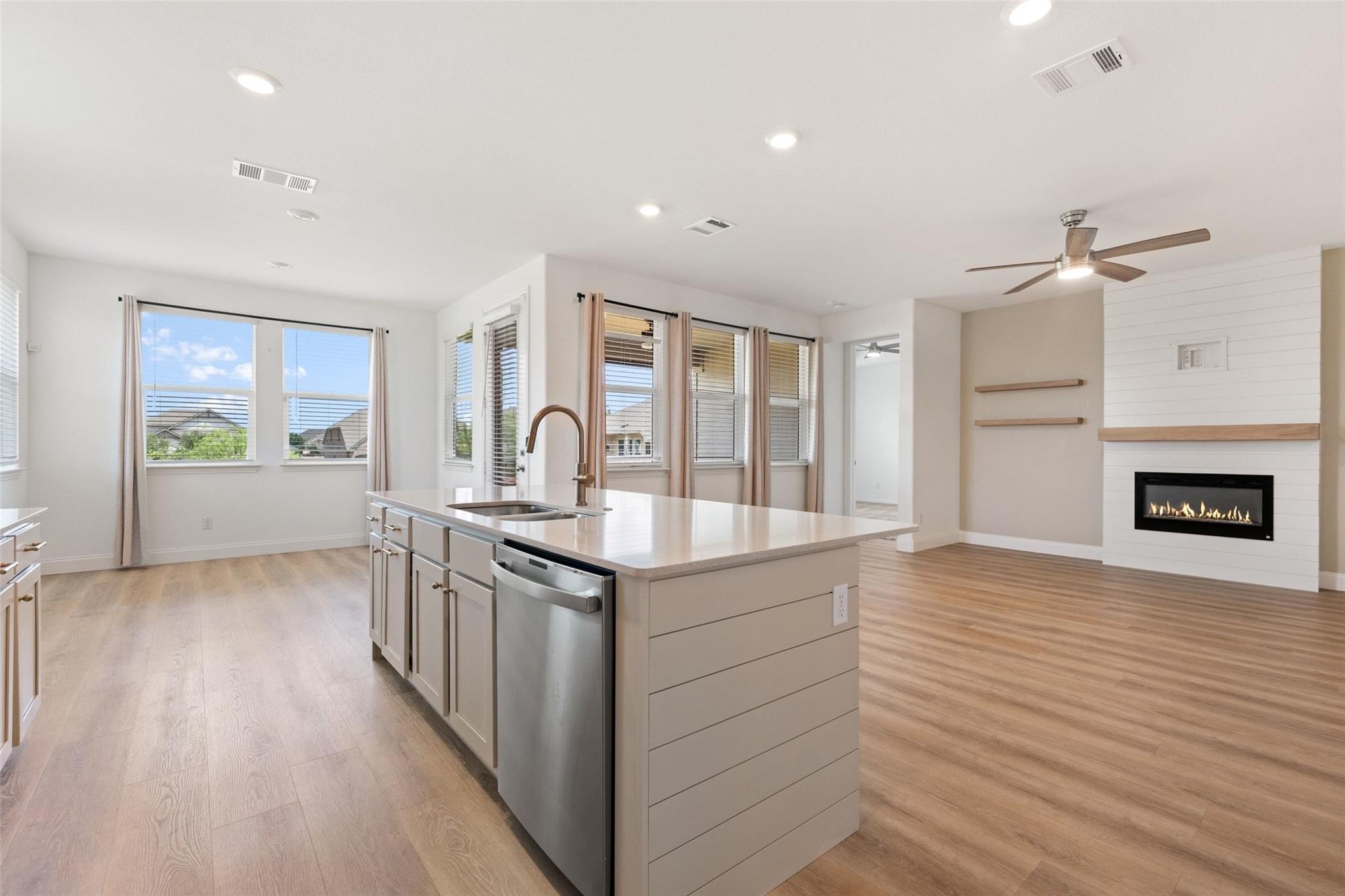 505  Sixpence Ln, photo 7