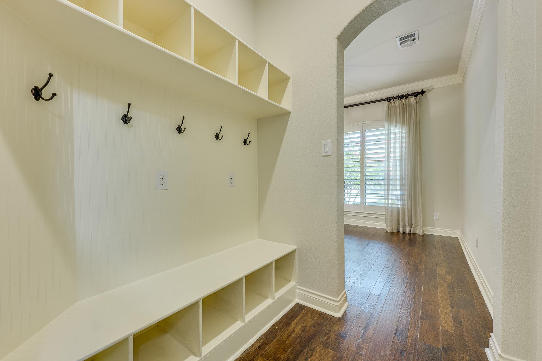 1005  Lakewood Hills Ter, photo 12