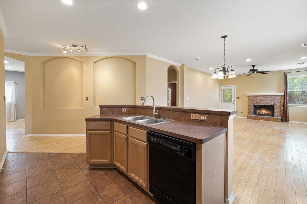 347  Spring Dr, photo 11