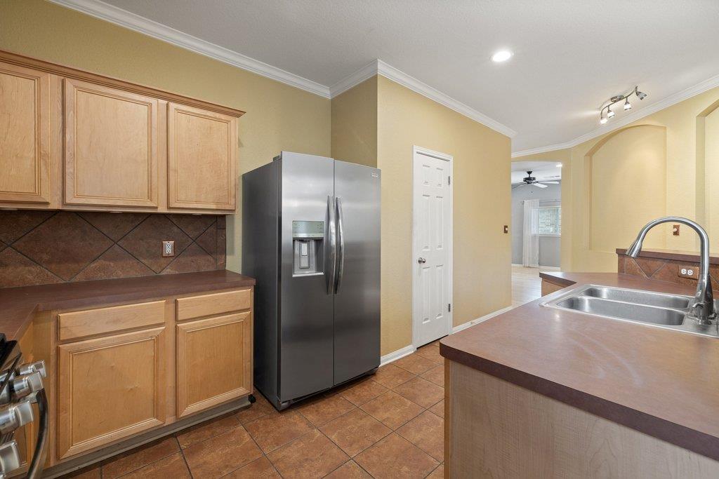 347  Spring Dr, photo 12