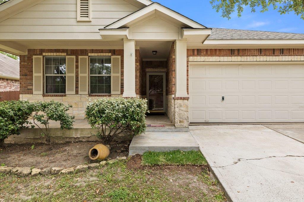 347  Spring Dr, photo 3