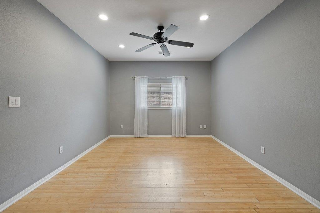 347  Spring Dr, photo 5