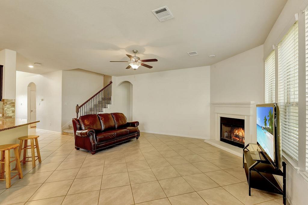 153  Crescent Heights Dr, photo 8