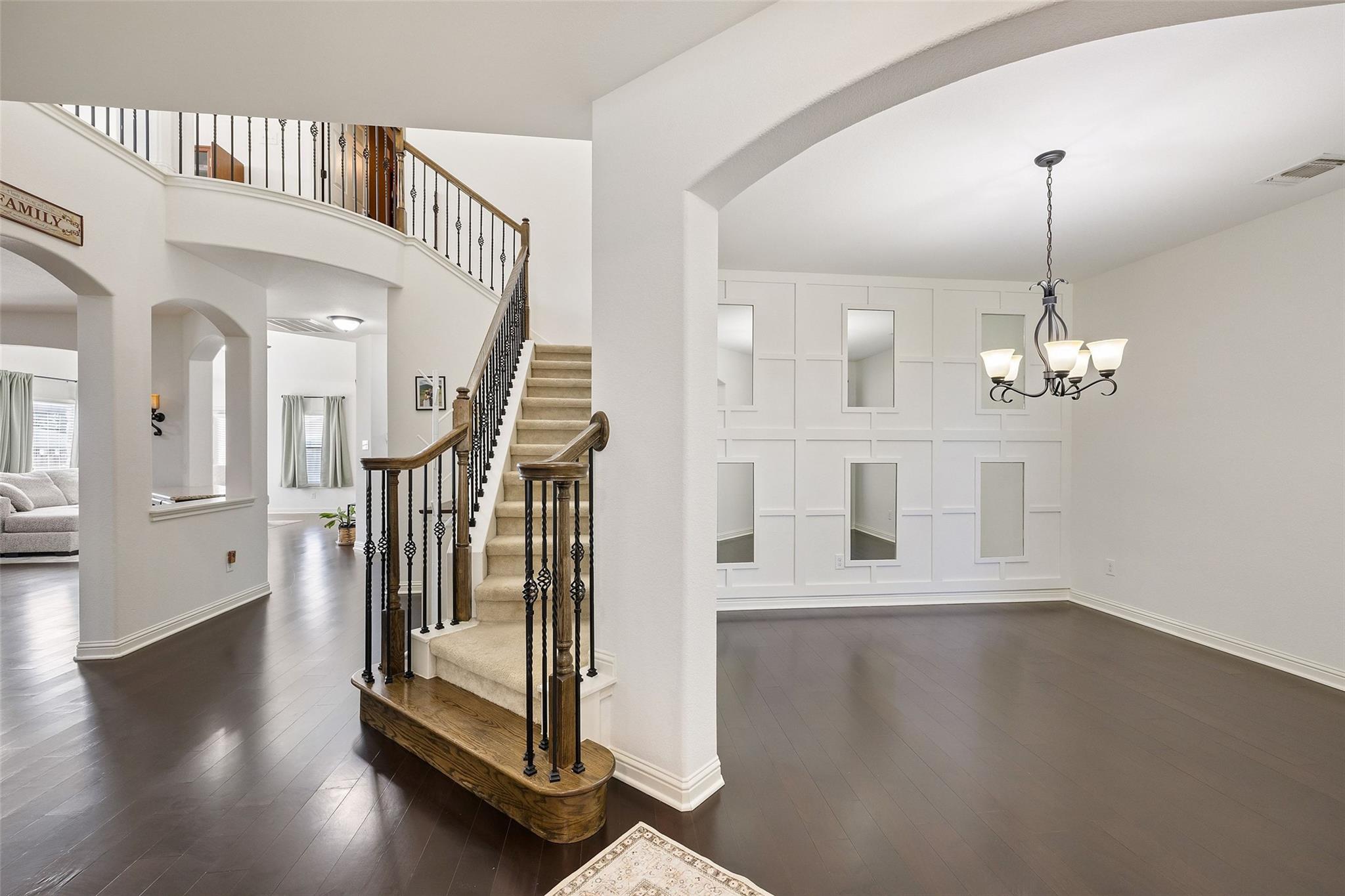 2474  Santa Barbara Loop, photo 4