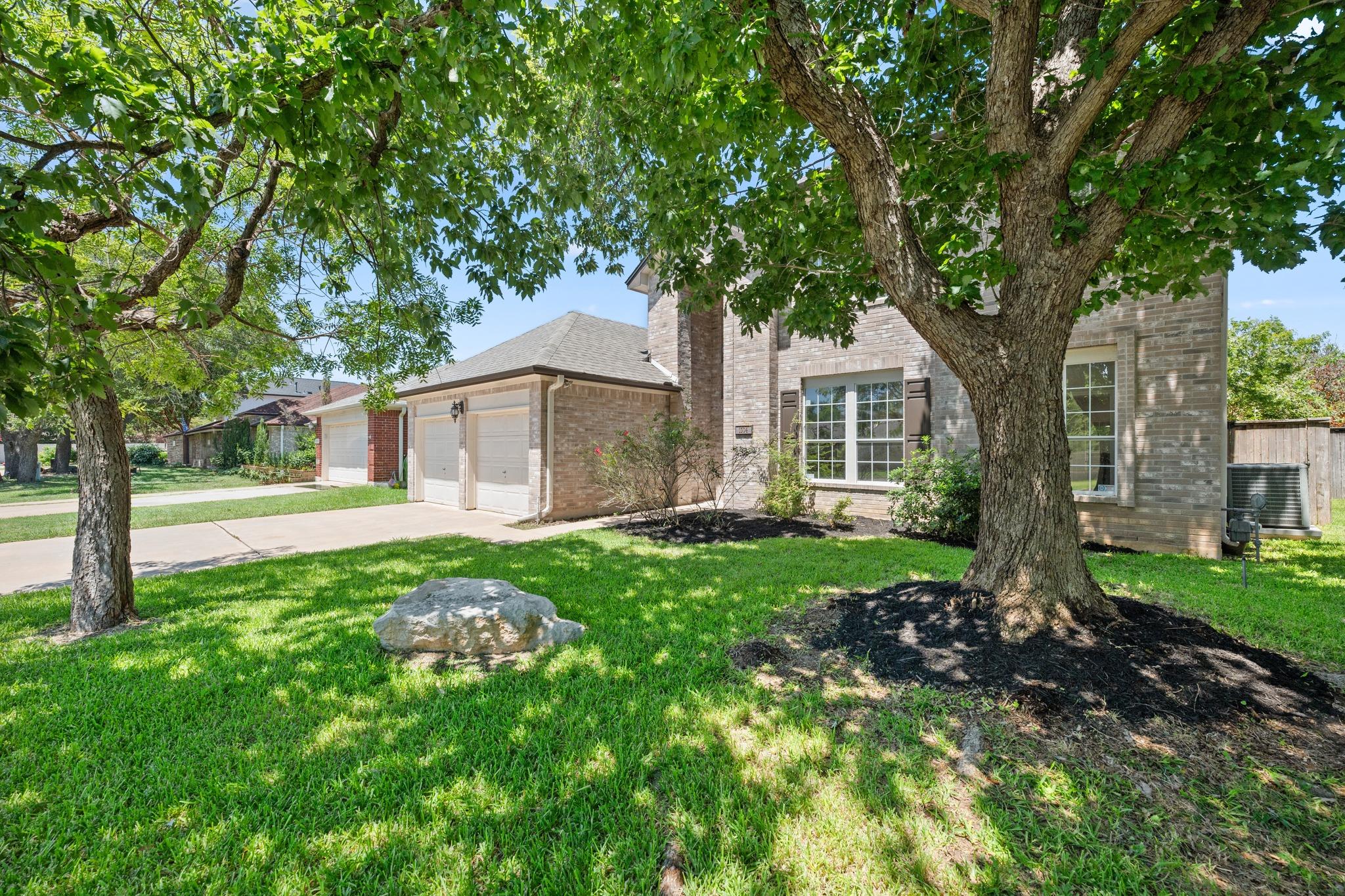 1304  Meadow Lark Dr, photo 2