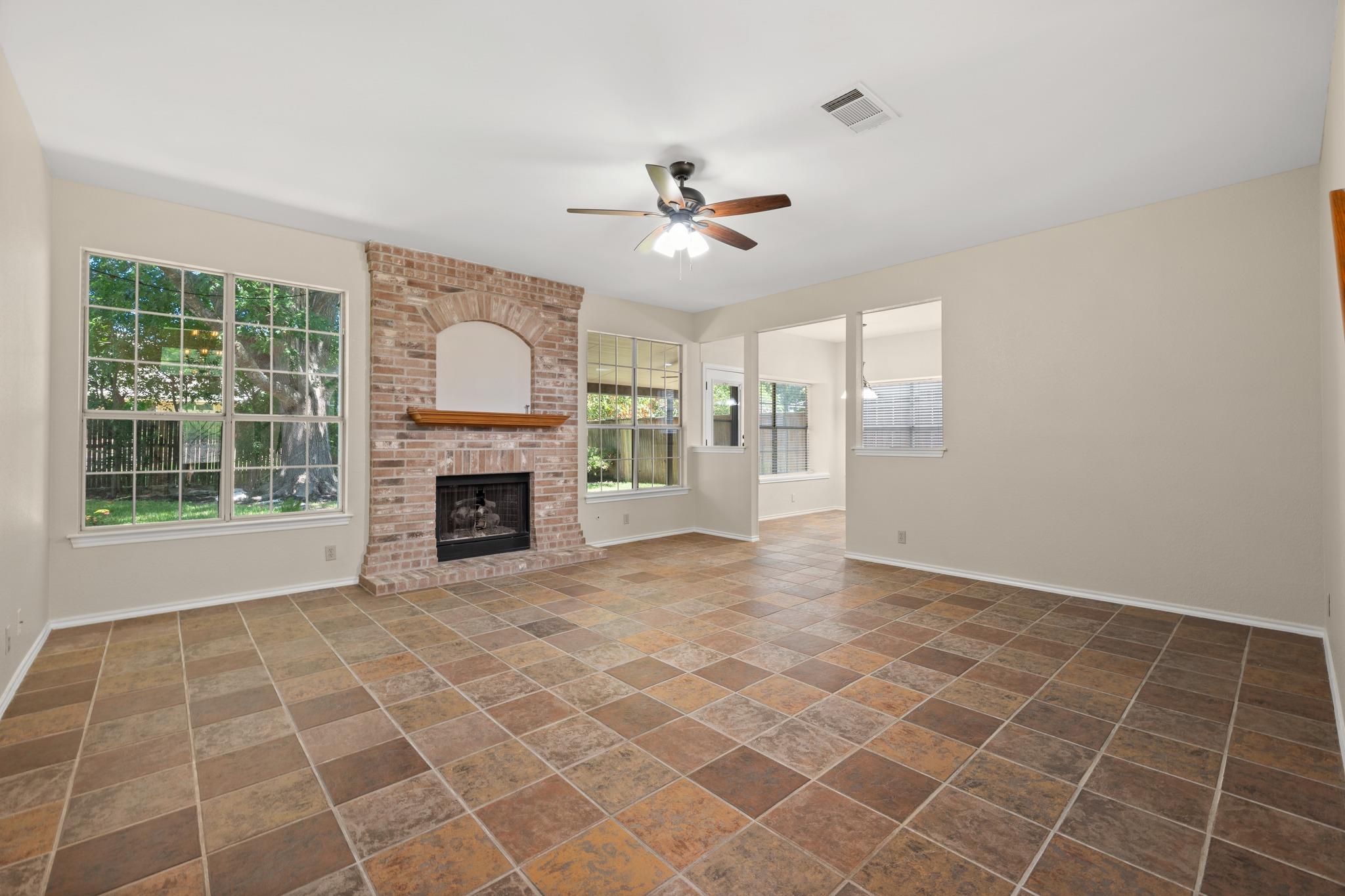 1304  Meadow Lark Dr, photo 7