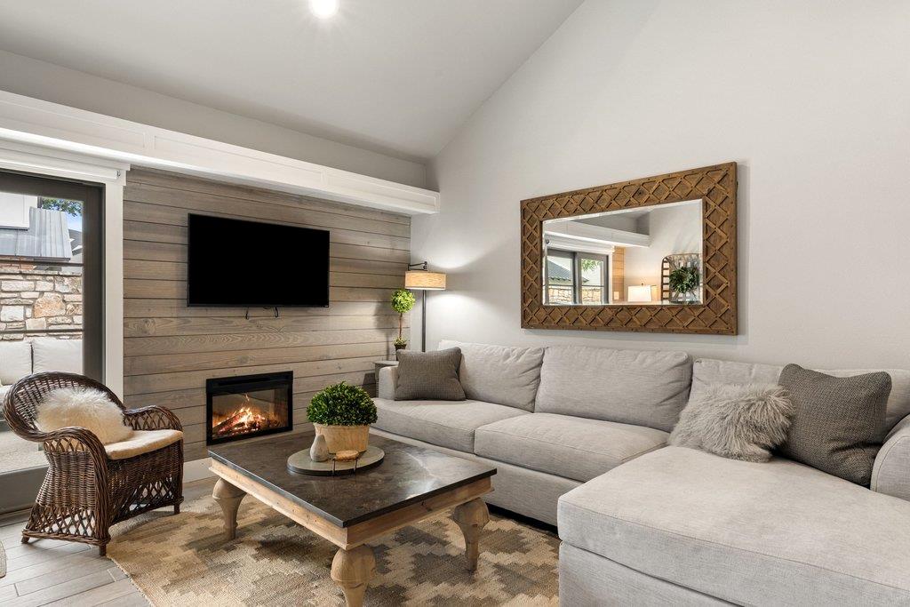 103  Island Dr  #2, photo 2