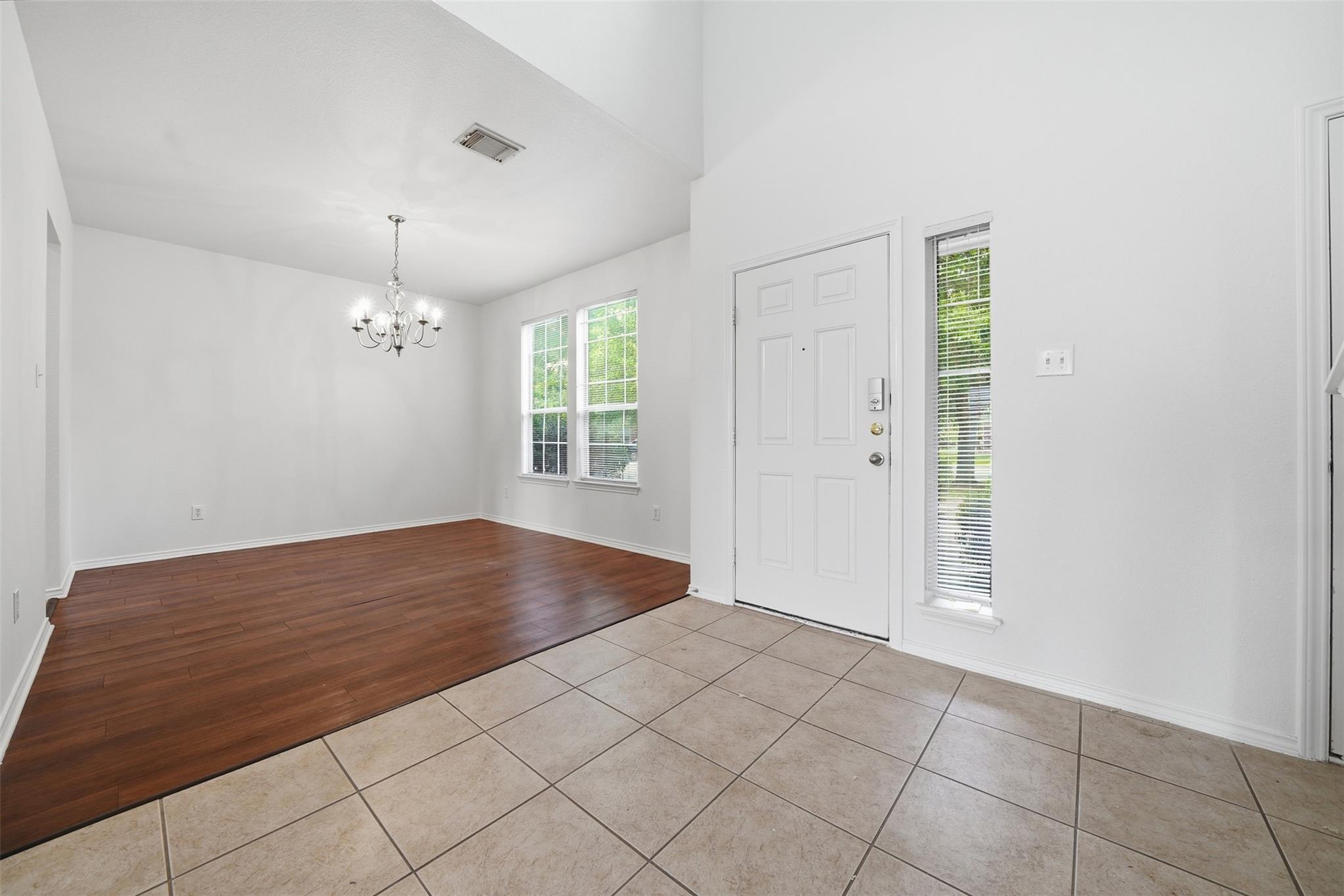 118  Invierno St, photo 3