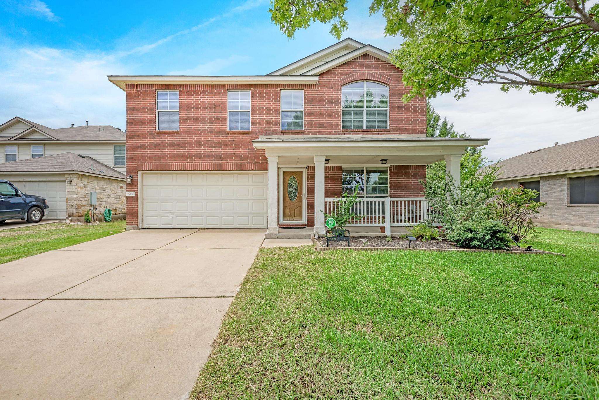 913  Whitley Dr, photo 2