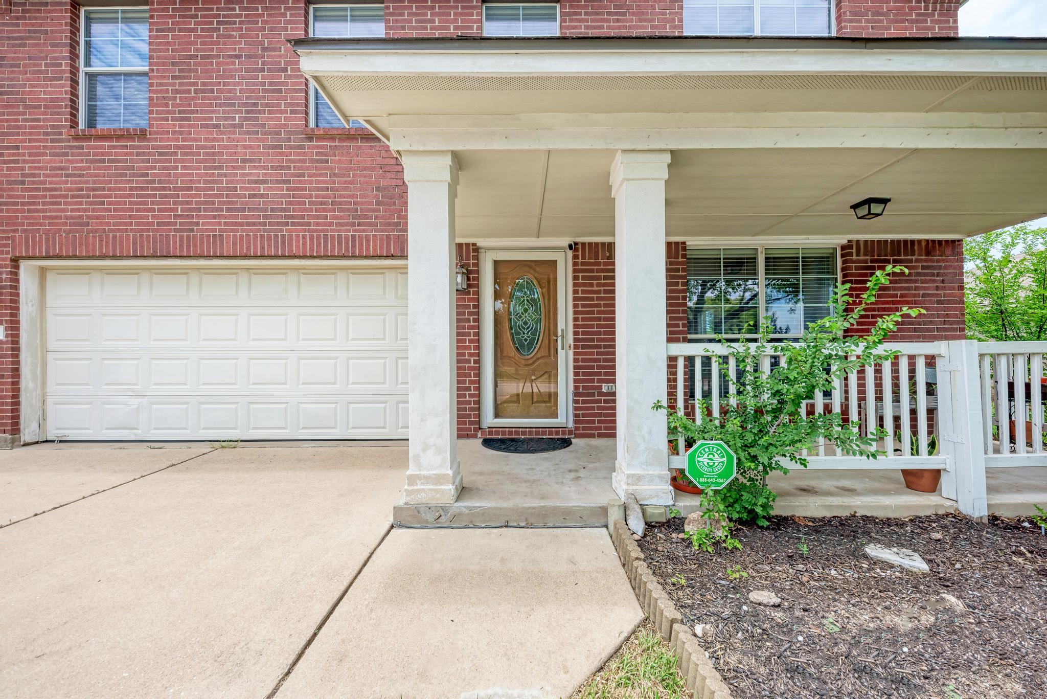 913  Whitley Dr, photo 4