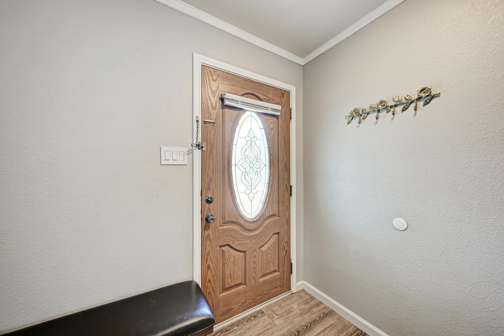 913  Whitley Dr, photo 5
