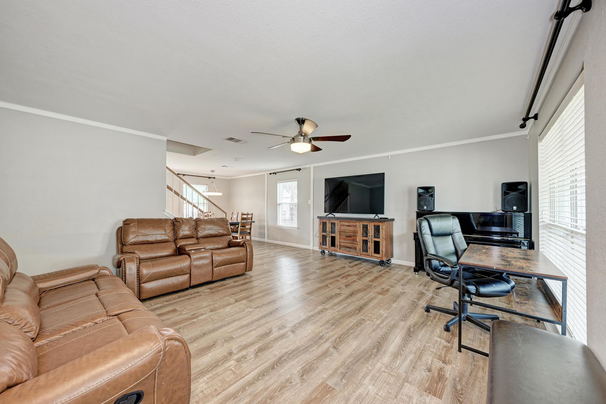 913  Whitley Dr, photo 6