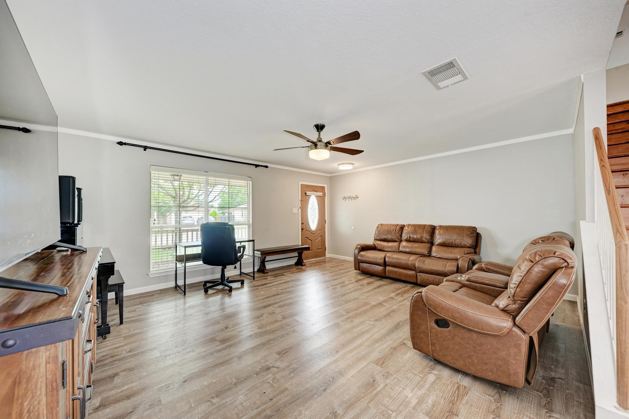 913  Whitley Dr, photo 8