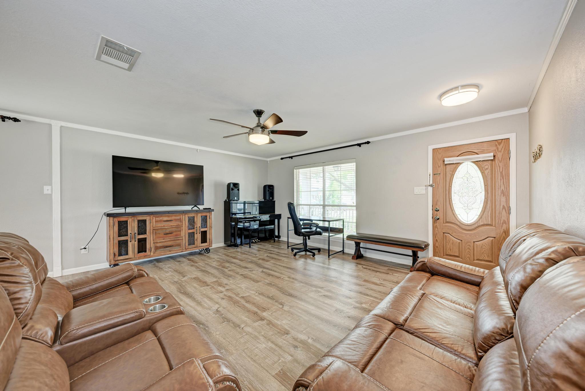 913  Whitley Dr, photo 9