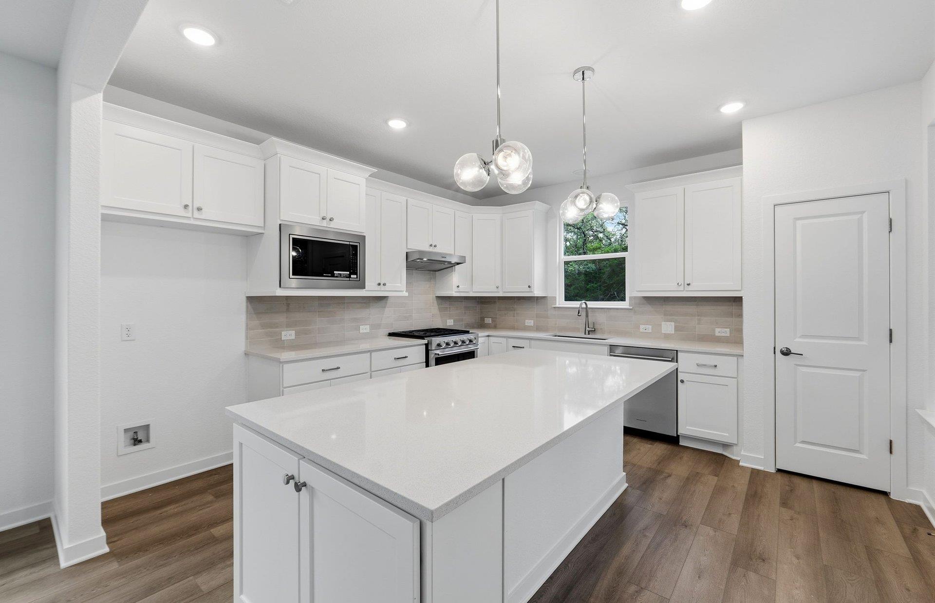 1010  Martingale St, photo 3