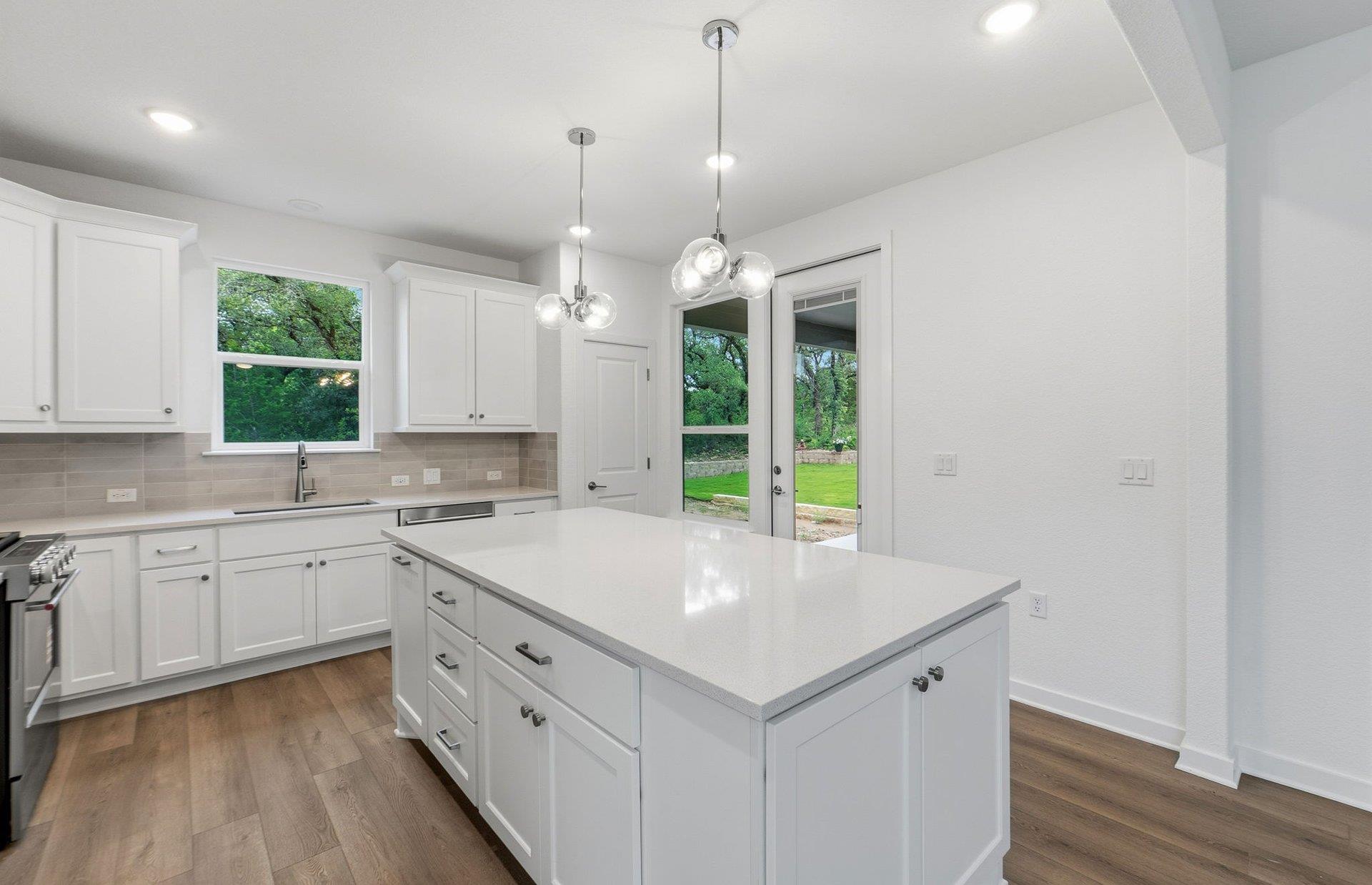 1010  Martingale St, photo 5