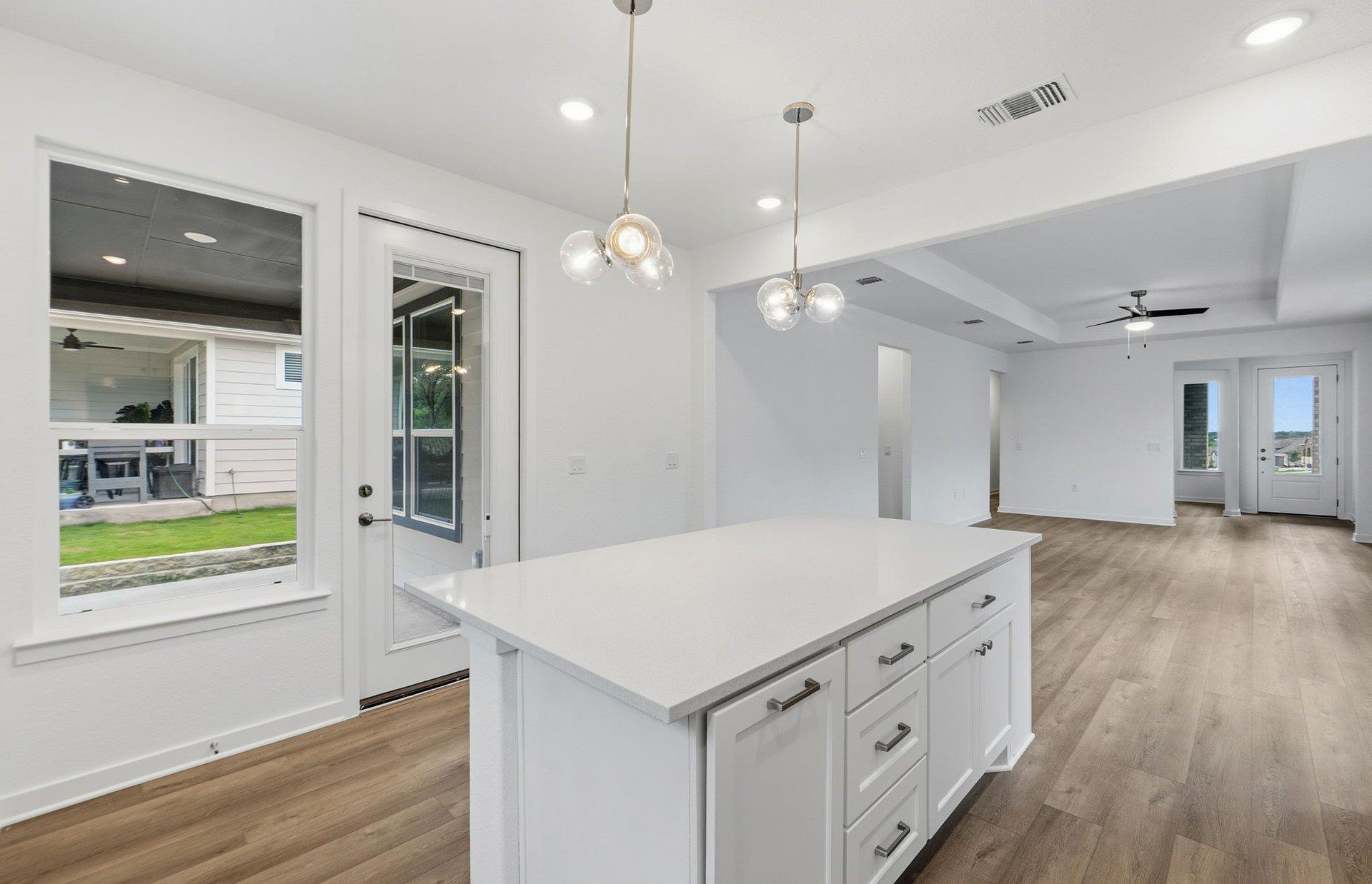 1010  Martingale St, photo 6