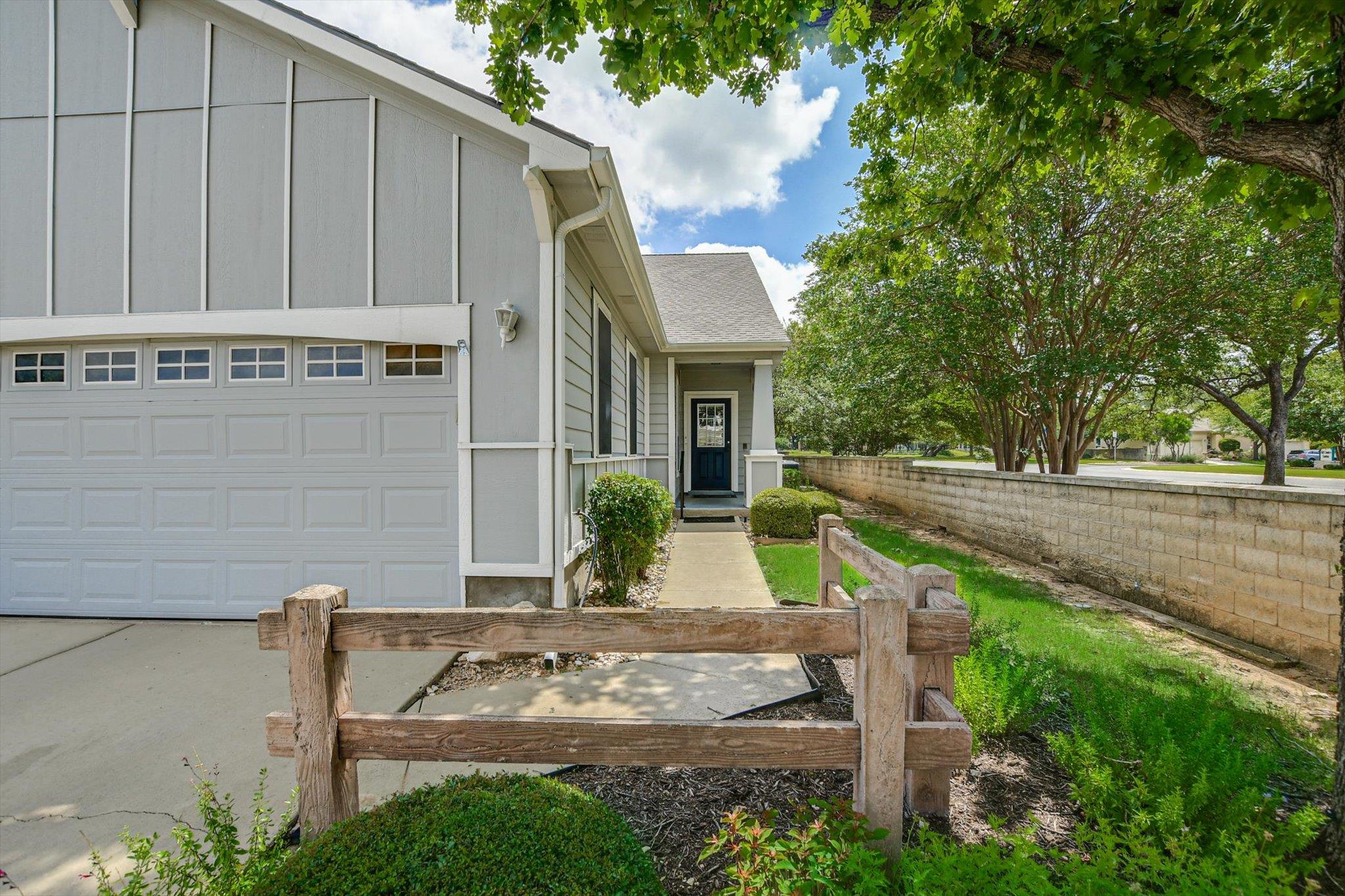 102  Portsmouth Dr, photo 2