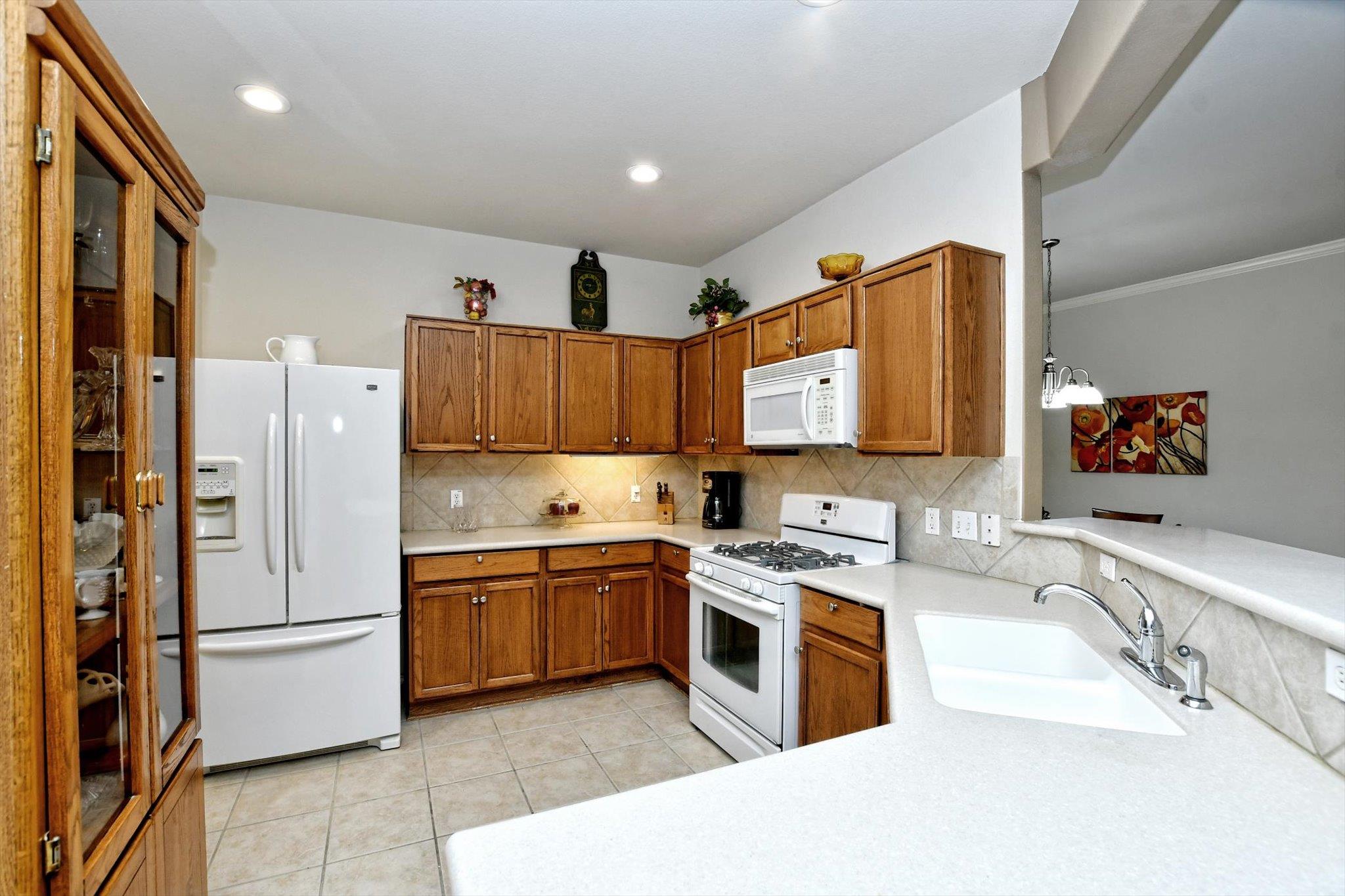 102  Portsmouth Dr, photo 12