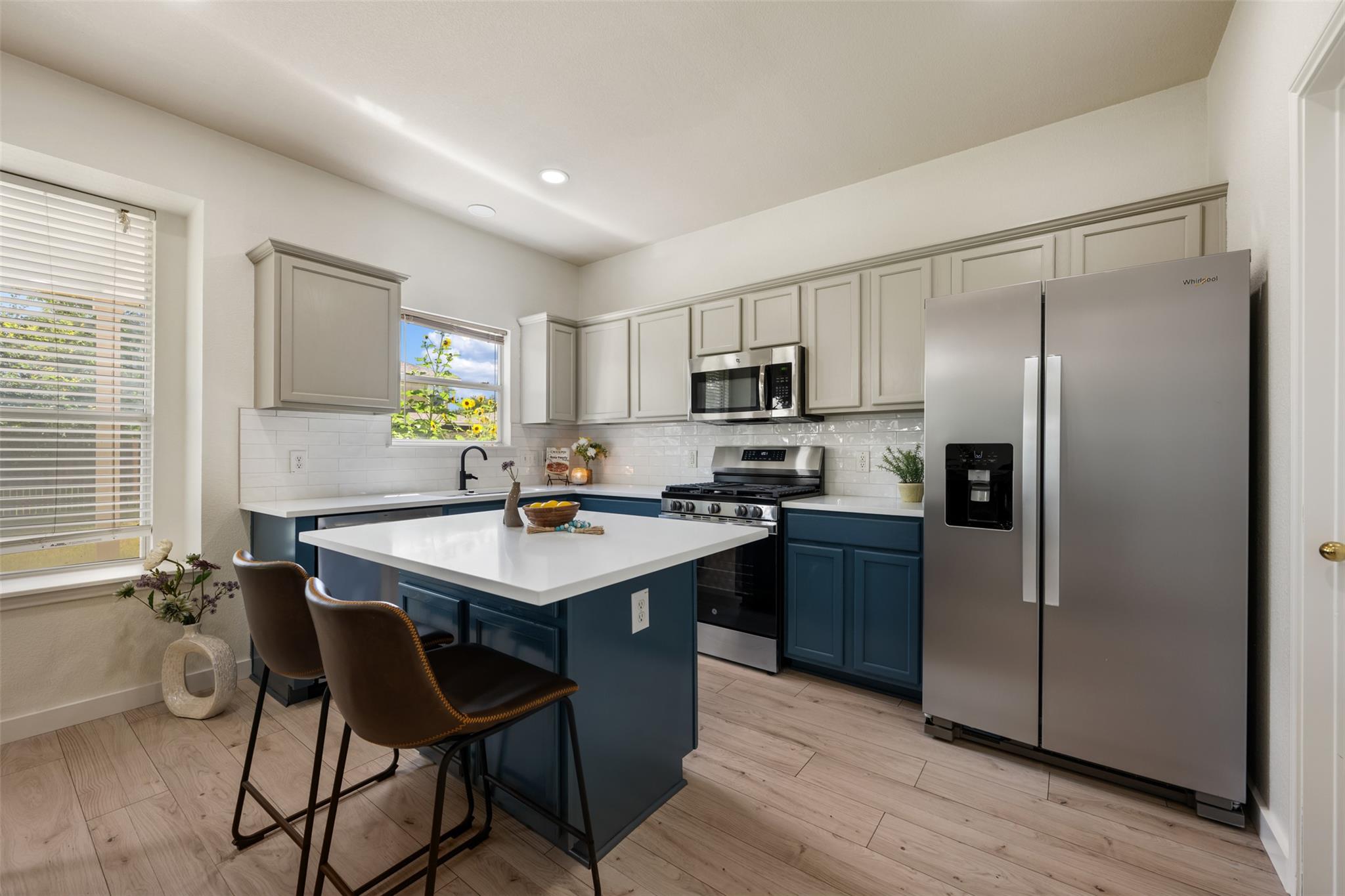 1104  Henderson Dr, photo 6