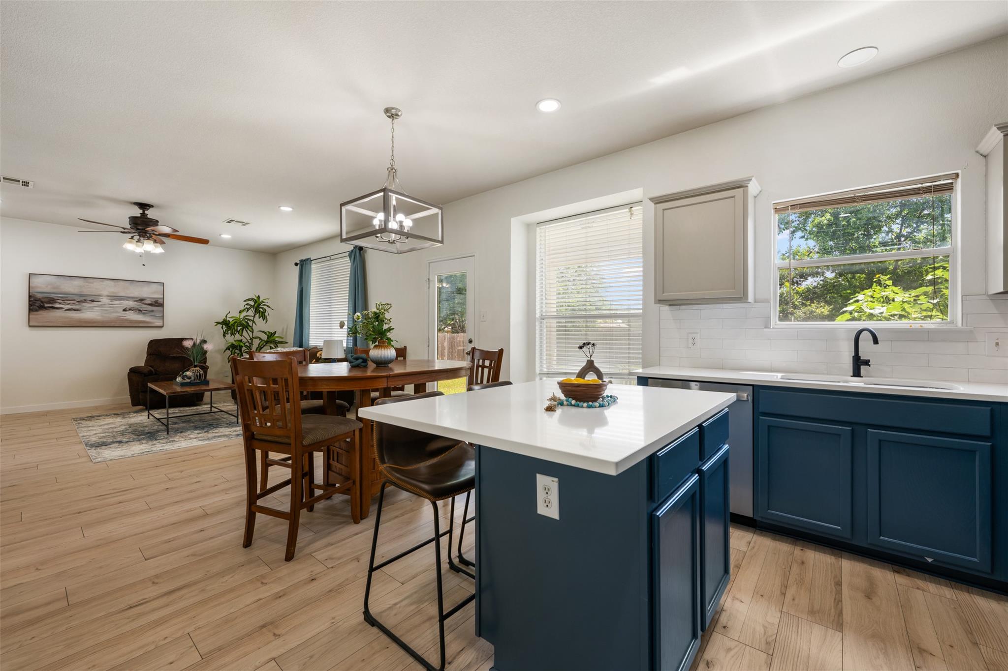 1104  Henderson Dr, photo 7