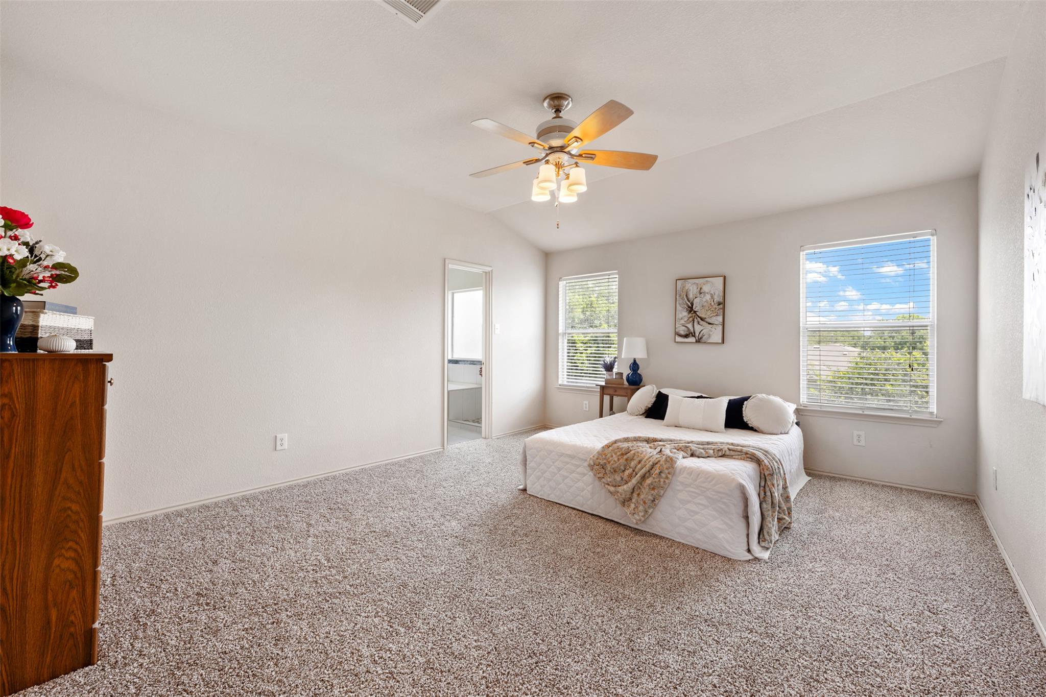 1104  Henderson Dr, photo 9