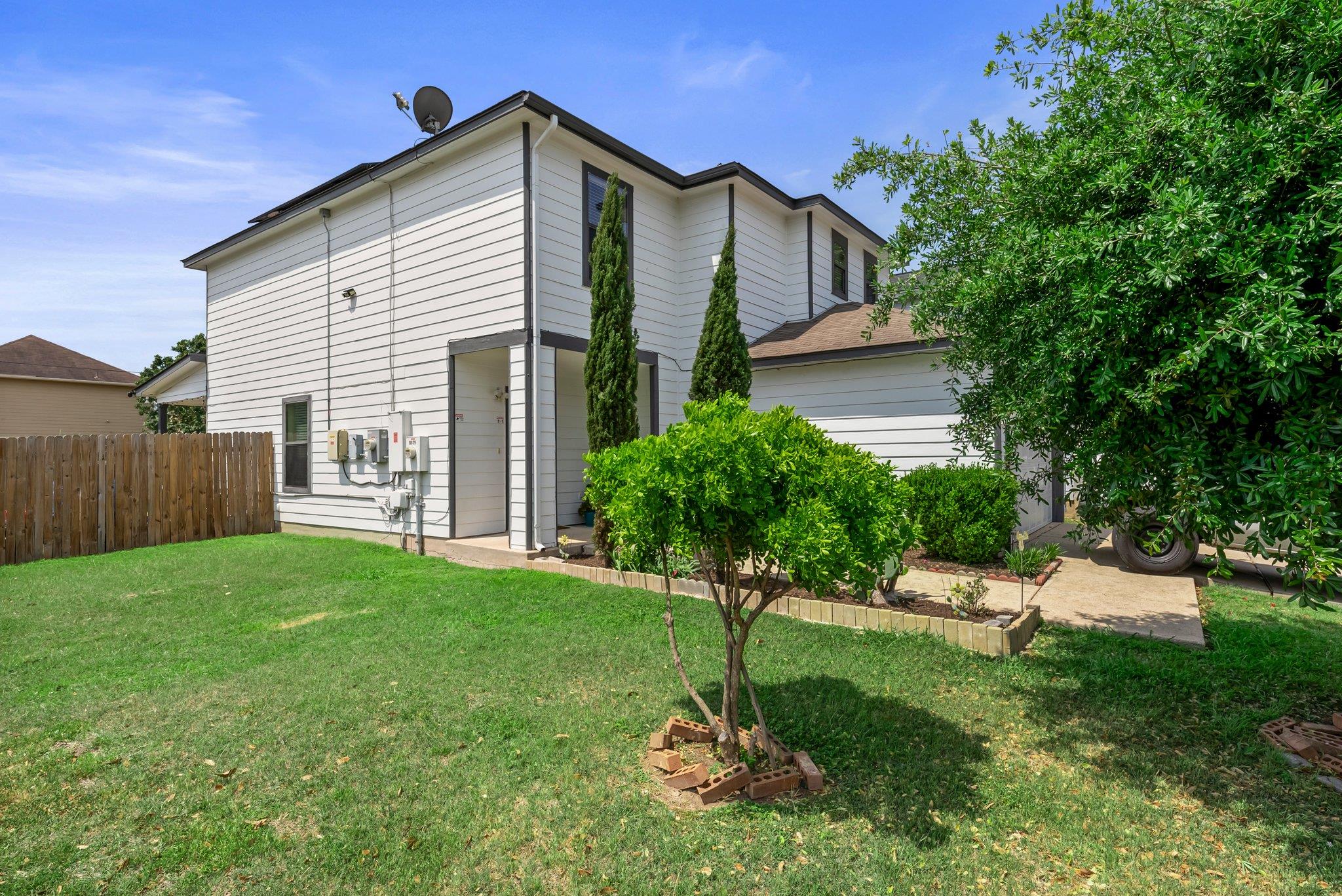 6829  Walkup Ln, photo 2