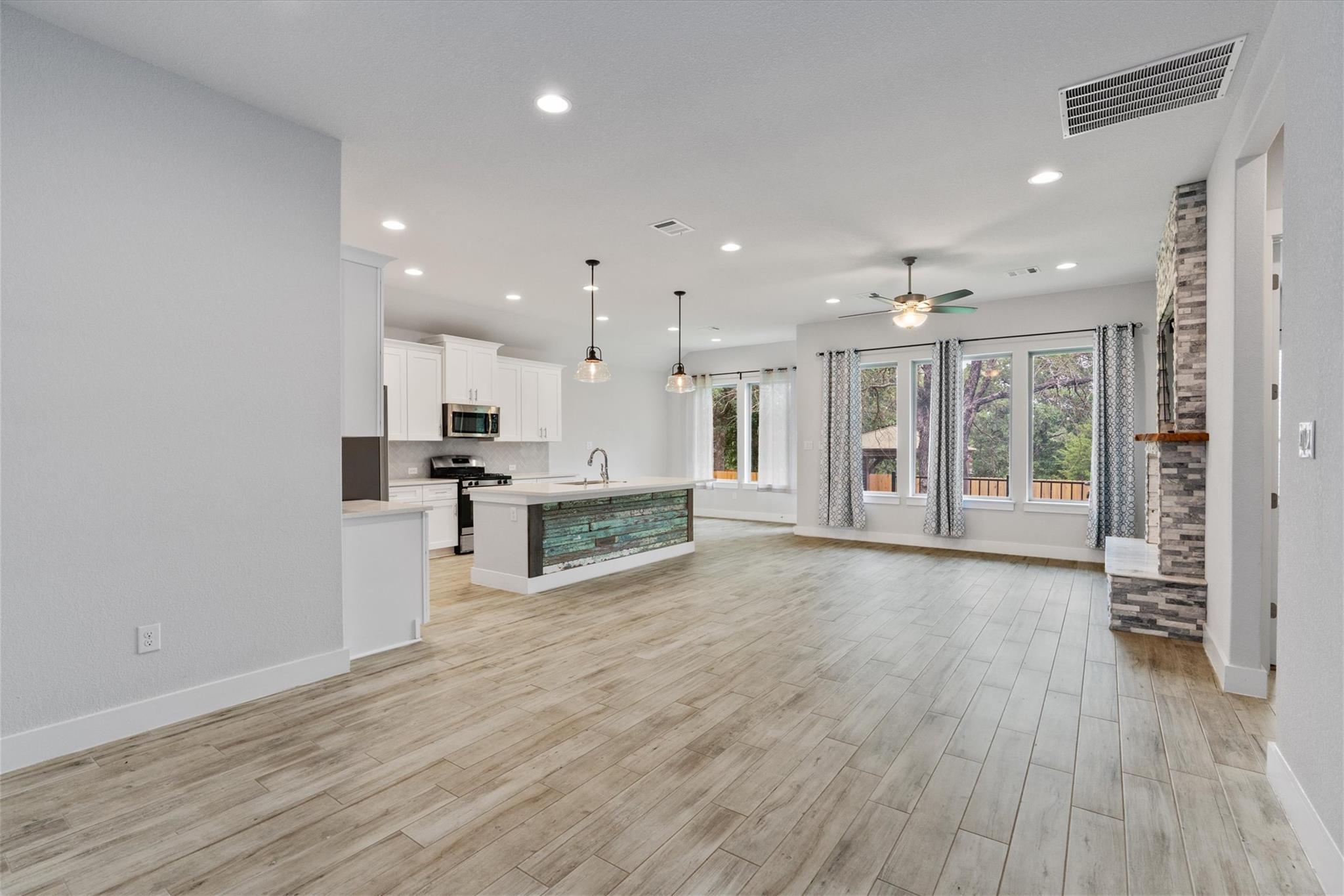 941  Del Raphael Dr, photo 3