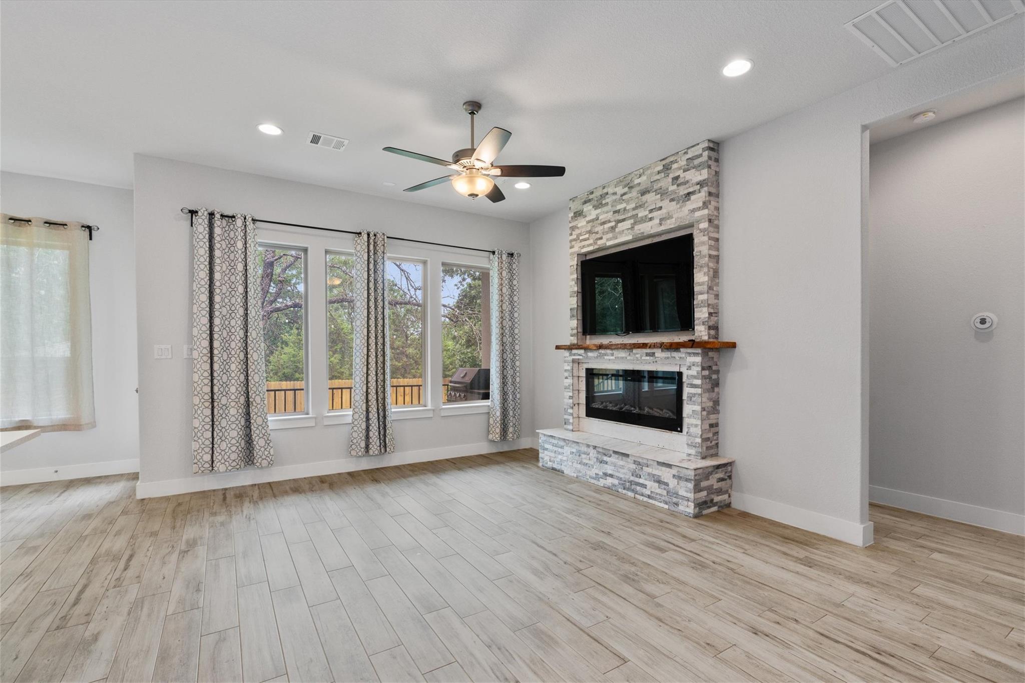 941  Del Raphael Dr, photo 4